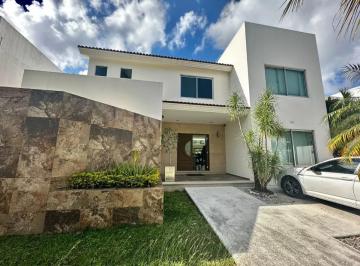 Casa · 450m² · 4 Recámaras · 4 Estacionamientos · Hermosa Casa en Villa Magna / Beautiful Home in Villa Magna