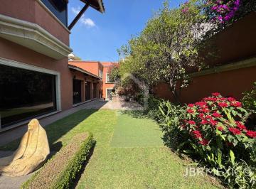 Casa · 738m² · 4 Recámaras · 9 Estacionamientos · Casa en Lomas de Chapultepec