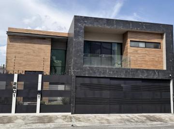 Casa · 420m² · 3 Recámaras · 3 Estacionamientos · Casa en Venta en Cumbres 5° Sector, Monterrey, N. L