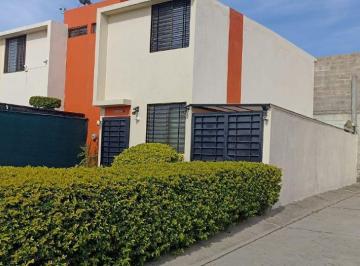 Casa de 2 habitaciones, Zapopan · Casa 2pl en Esquina con Terreno Lateral Excedente Fracc Los Tréboles Zapopan