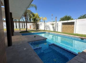 Casa · 247m² · 2 Recámaras · 3 Estacionamientos · Quinta