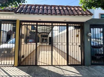 Casa de 3 habitaciones, Zapopan · Casa en Venta en Arboledas Zapopan