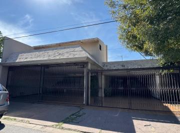 Casa · 365m² · 4 Recámaras · 2 Estacionamientos · Casa en Venta Colonia Las Rosas, Gómez Palacio