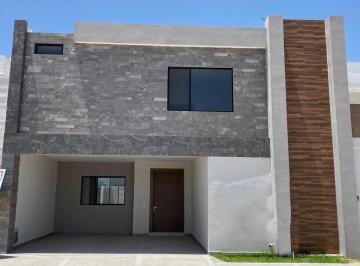 Casa · 220m² · 3 Recámaras · 2 Estacionamientos · Casa en Venta en Rincón del Viñedo