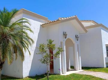 Casa · 529m² · 1 Recámara · 2 Estacionamientos · Casa Residencial en Venta en Rincón San Angel, Torreón, Coah.
