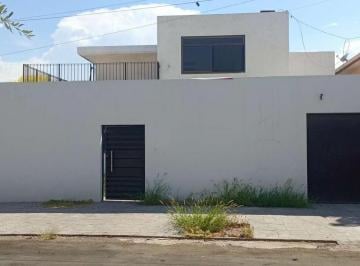 Casa · 525m² · 4 Recámaras · 1 Estacionamiento · Casa en Venta en Colonia Los Angeles en Torreon Coahuila