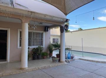 Casa · 300m² · 3 Recámaras · 3 Estacionamientos · Casa en Venta en Col. Villa Jardín, Lerdo, Dgo.