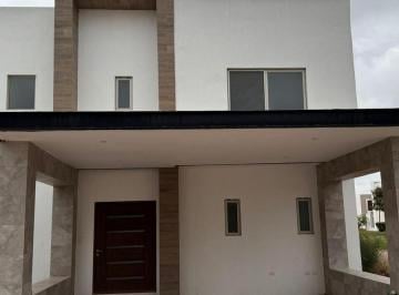 Casa · 180m² · 3 Recámaras · 2 Estacionamientos · Casa en Venta en Altozano Gomez Palacio