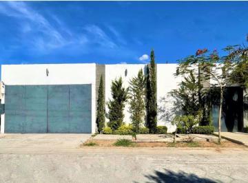Casa · 480m² · 4 Recámaras · 2 Estacionamientos · Casa en Venta en Torreon Jardin