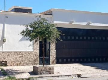 Casa · 300m² · 3 Recámaras · 2 Estacionamientos · Casa Residencial en Venta en El Centro de Gómez Palacio, Dgo.