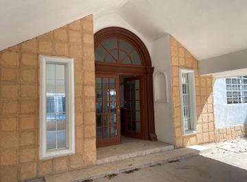 Casa · 500m² · 3 Recámaras · 3 Estacionamientos · Casa en Renta en El Campestre La Rosita Torreon Coh.