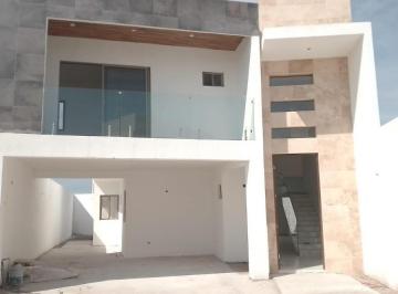 Casa · 229m² · 4 Recámaras · 3 Estacionamientos · Casa en Venta en Viñedos Torreón