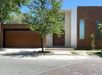 Casa · 600m² · 3 Recámaras · 2 Estacionamientos · Casa en Venta en Las Villas, Torreon