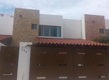 Casa · 176m² · 4 Recámaras · 2 Estacionamientos · Casa en Venta en Los Viñedos Torreon Coah.