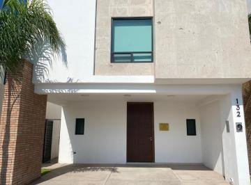Casa · 160m² · 3 Recámaras · 2 Estacionamientos · Casa en Venta en Residencial La Rioja, en Torreon, Coah.