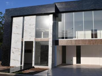 Casa · 392m² · 4 Recámaras · 4 Estacionamientos · Casa en Venta en Las Trojes Torreon Coah.