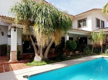 Casa · 928m² · 4 Recámaras · 4 Estacionamientos · Casa en Venta en Residencial Frondoso