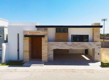 Casa · 500m² · 3 Recámaras · 2 Estacionamientos · Reporte a Propietario - Residencia en Venta en Hacienda El Rosario en Torreón