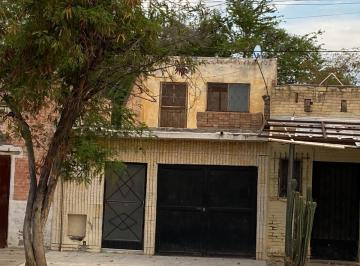 Casa · 556m² · 5 Recámaras · Casa con Terreno Excedente en Venta en Zona Centro