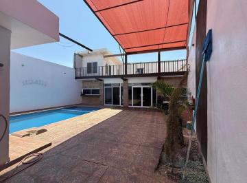 Casa · 281m² · 3 Recámaras · 2 Estacionamientos · Casa con Alberca en Venta Colonia Maria Mercado de Lopez Sanchez