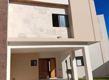 Casa · 302m² · 3 Recámaras · 2 Estacionamientos · Casa Residencial con Alberca en Venta, Sector Viñedos, Torreón, Coah.