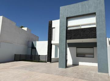 Casa · 291m² · 3 Recámaras · 4 Estacionamientos · Casa Inteligente con Oficina en Renta en Senderos, Torreon Coah.