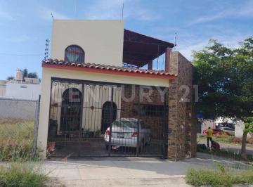 Casa · 181m² · 1 Recámara · 2 Estacionamientos · Casa en Venta en Esquina Fracc. Las Lagunas III