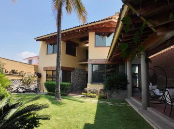 Casa · 392m² · 5 Recámaras · 3 Estacionamientos · Casa en Club de Golf Tabachines