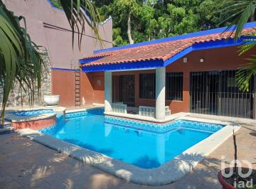 Casa · 600m² · 5 Recámaras · 4 Estacionamientos · Casa en Venta en Tlaltenango, Cuernavaca, Morelos