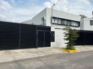 Casa de 4 habitaciones, Guadalajara · Casa en Renta en Fraccionamiento Jardines del Bosque