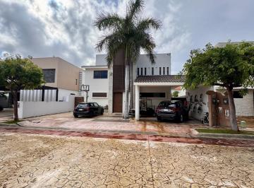 Casa · 311m² · 3 Recámaras · 4 Estacionamientos · Casa en Venta Lagos del Sol Cancun
