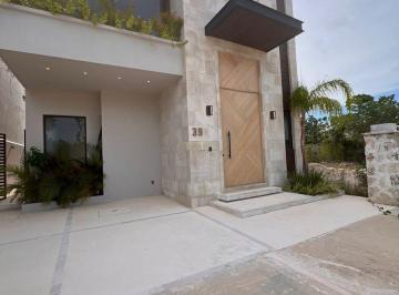 Casa · 288m² · 3 Recámaras · 2 Estacionamientos · Venta de Casa en Cancún
