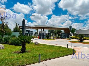 Casa · 231m² · 4 Recámaras · 2 Estacionamientos · Casa en Venta Tahona Al Poniente de La Ciudad