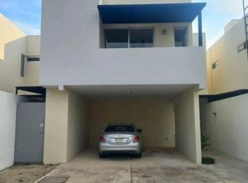Casa en condominio de 3 habitaciones, Conkal · Renta Casa de 3 Habit con Jardin y Alberca con Terreno de 300 m² en Privada con Amenidades
