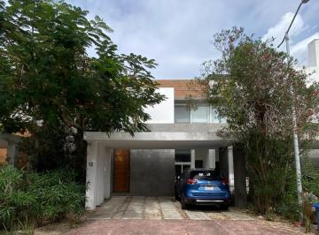 Casa · 180m² · 3 Recámaras · 2 Estacionamientos · Casa Sin Muebles en Renta Altozano Mérida, Privada Risco, 3 Hab 3, Acceso a Lago
