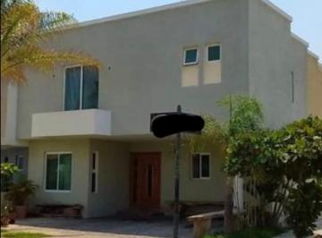 Casa · 173m² · 5 Recámaras · 2 Estacionamientos · Casa en Coto El Marquez - Real del Valle