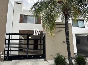 Casa · 135m² · 3 Recámaras · 1 Estacionamiento · Casa Las Lomas Sector Bosques