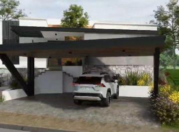 Casa · 350m² · 3 Recámaras · 3 Estacionamientos · Casa en Venta, de Lujo en Fraccionamiento Altozano, Colima