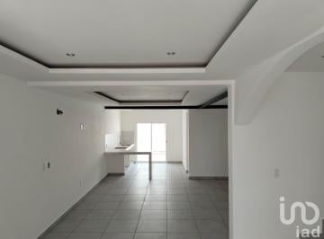 Casa · 220m² · 3 Recámaras · 2 Estacionamientos · Venta de Casa en Vista Hermosa Cuernavaca Ideal Para Residencia, Spa o Clinica de Belleza.