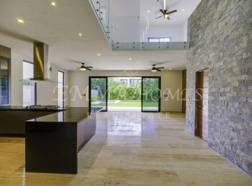 Casa · 395m² · 4 Recámaras · 3 Estacionamientos · Casa en Lagos del Sol