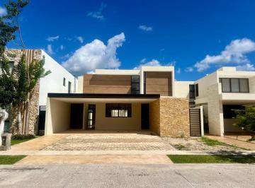 Casa de 4 habitaciones, Mérida · Casa Amplia con Alberca y Family Room, en Parque Natura, Mérida.