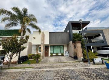 Casa de 4 habitaciones, San Andrés Cholula · Casa en Venta Ubicada en Parque de La Castellana Lomas II, 4 Recamaras, Roof Garden, 4 Baños Complet