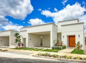 Casa en condominio · 226m² · 3 Recámaras · 2 Estacionamientos · Casa en Privada Residencial de Tres Habitaciones, Conkal