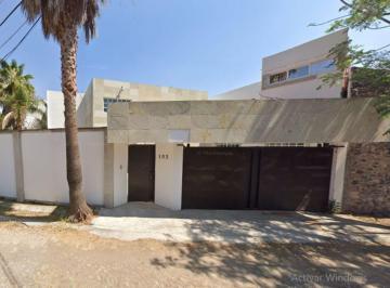 Casa de 5 habitaciones, Querétaro · Venta de Casa Asequible en Fracc. Jurica Pinar. Querétaro