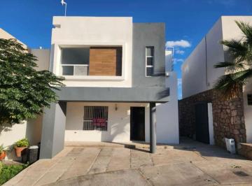 Casa de 3 habitaciones, Chihuahua · Casa en Venta en Fraccionamiento Península Zona Reliz