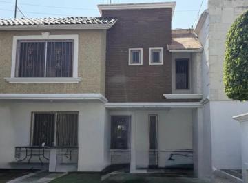 Casa · 158m² · 3 Recámaras · 2 Estacionamientos · Casa en Lagos del Campestre