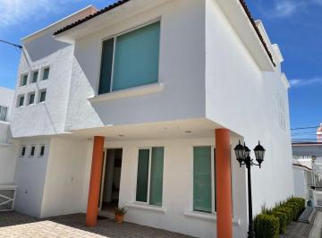 Casa de 3 habitaciones, Querétaro · Casa en Renta Frente a La Uvm en Privada