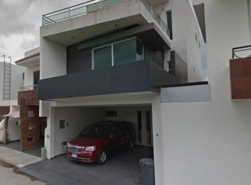 Casa de 3 habitaciones, Uruapan · Venta de Casa en Calle Santa Honoria, Real de Santa Rosa, Uruapan, Michoacán