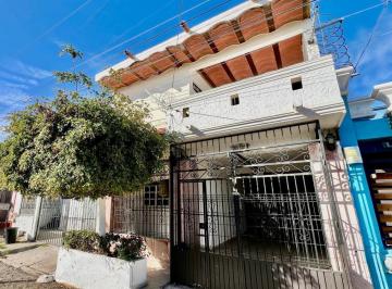 Casa · 108m² · 2 Estacionamientos · Casa en Venta en Lomas de San Jorge