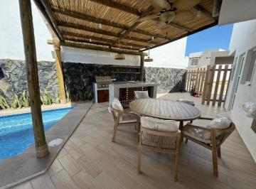 Casa · 300m² · 3 Recámaras · 2 Estacionamientos · Casa en Renta en Mazatlán